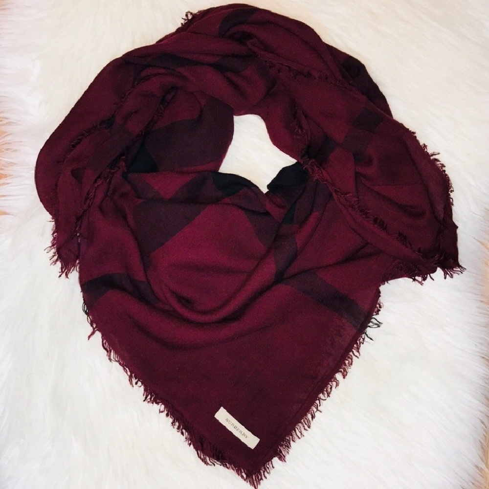 Burberry Scarf/Red Burgundy